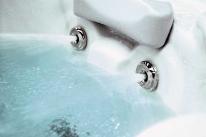masaje cervical Améliorez vos massages : découvrez les différents types de jets d'hydromassage - Ambiance & Spa - 9